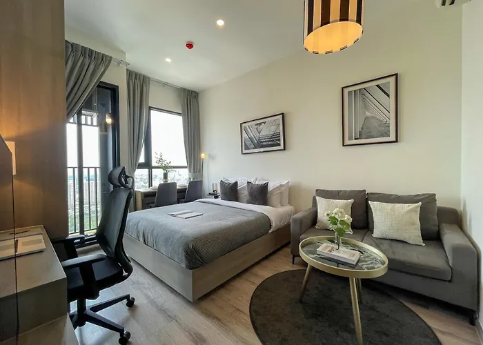 Near Bts L Sukhumvit L Pool And Sauna * 曼谷