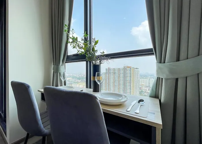 Near Bts L Sukhumvit L Pool And Sauna *