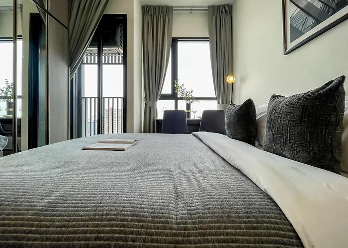 Near Bts L Sukhumvit L Pool And Sauna 曼谷