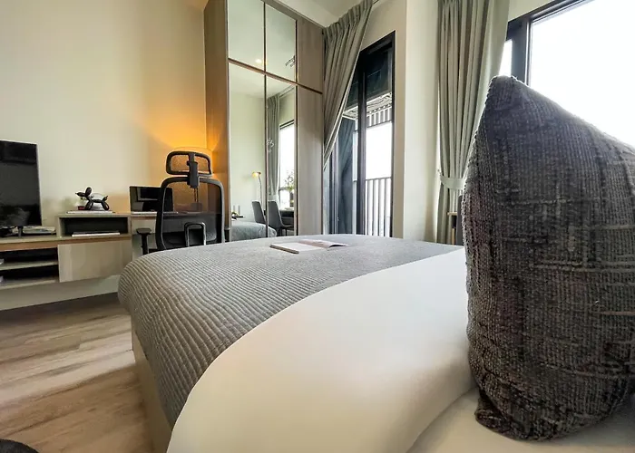 Near Bts L Sukhumvit L Pool And Sauna 曼谷