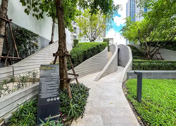 Near Bts L Sukhumvit L Pool And Sauna 公寓 *